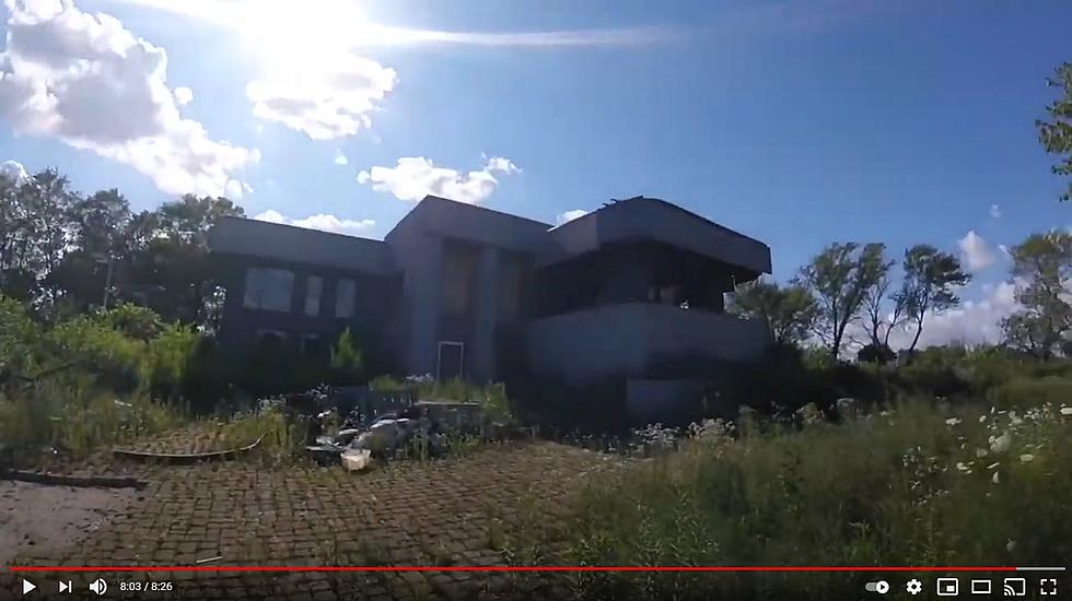 Video of an Abandoned NBA Players Massive Dream Home in Illinois