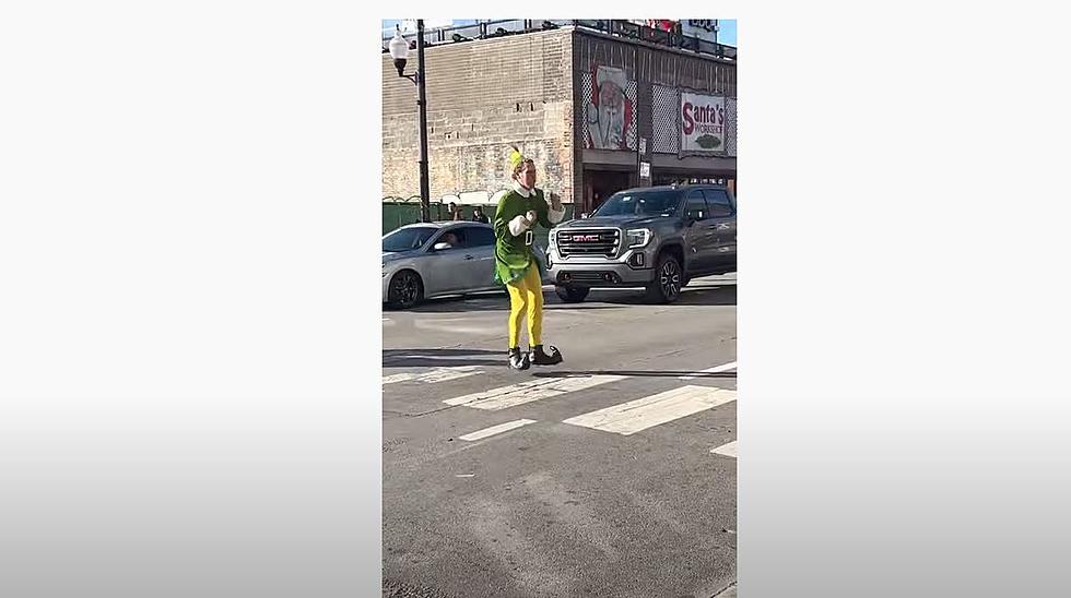 Son of a Nutcracker, Buddy the Elf Takes Over Chicago Street