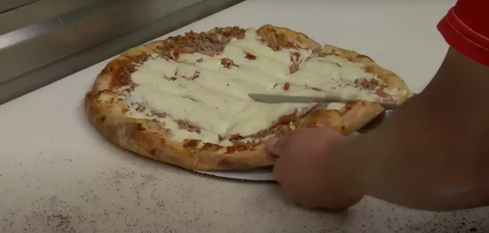 What pizza cut with scissors is found in Illinois & Iowa?