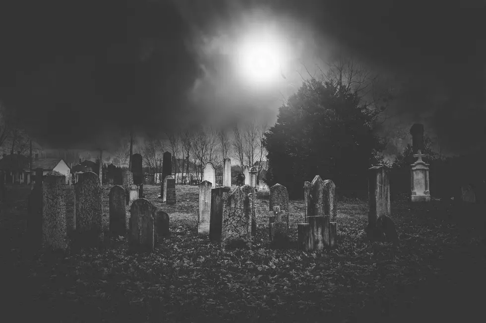 A Sinister Caretaker Supposedly Haunts Illinois Cemetery