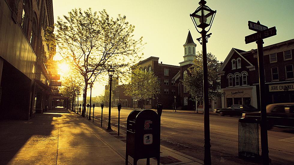 A website claims they found the 3 Best Small Towns in Illinois