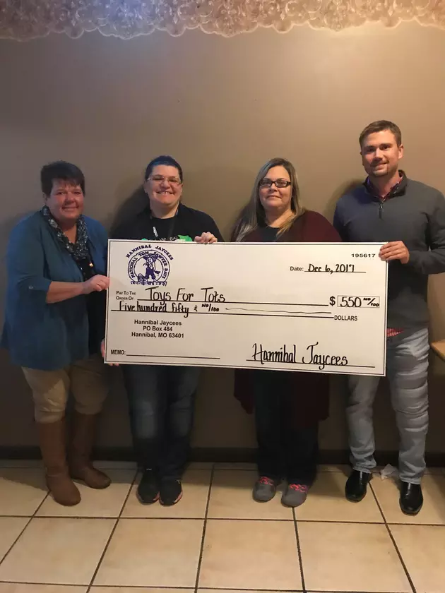 Hannibal Jaycees Raise $550 for &#8216;Toys for Tots&#8217;