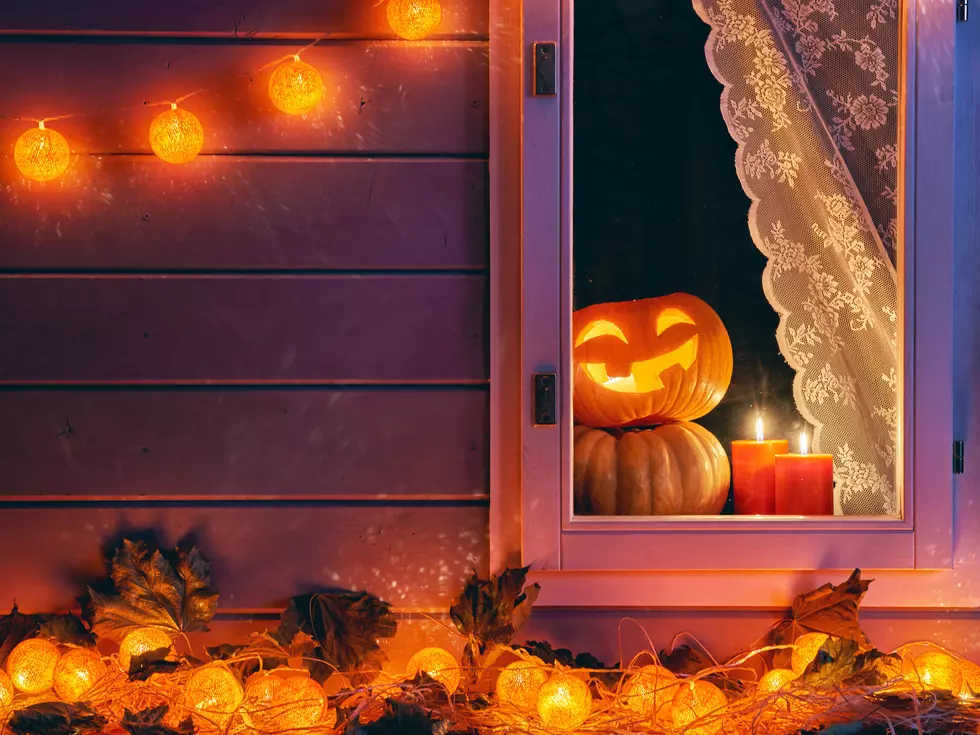 15 Quincy Homes That Take Halloween Decorating To The Next Level