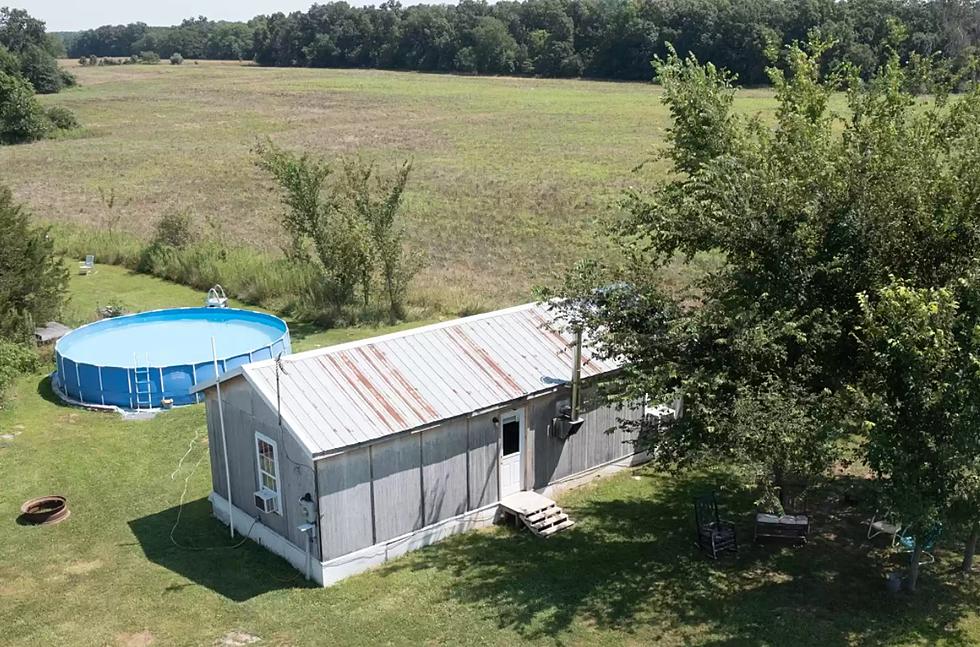 7 Pics of a Moberly, Missouri Tiny Home with a Big Pool