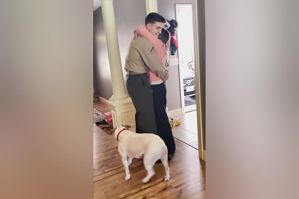 Watch a Missouri Soldier Surprise His Mom by Coming Home Early