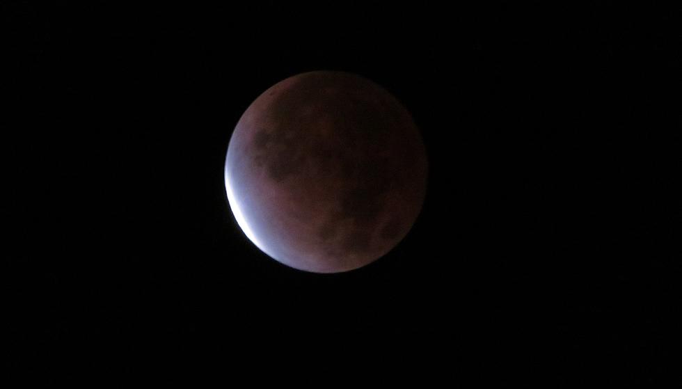 Check Out Pics of Lunar Eclipse as Seen Over Quincy and Hannibal