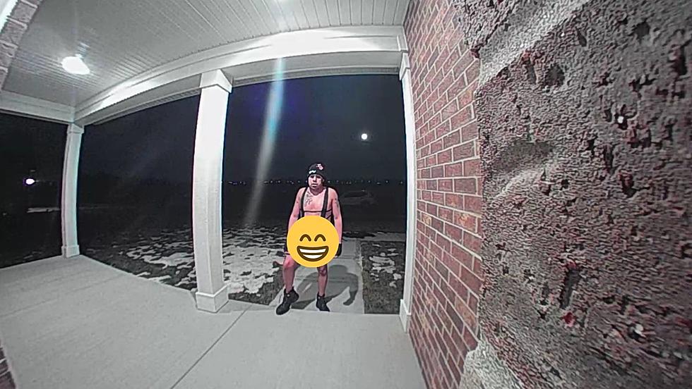 Half-Naked Illinois Man Takes Selfies on Porch (GRAPHIC VIDEO)