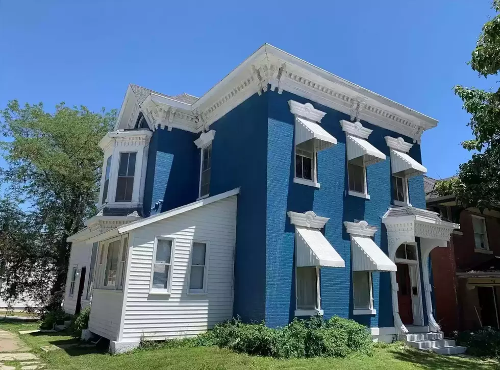 Big Blue House in Hannibal Built Before Lincoln Became President
