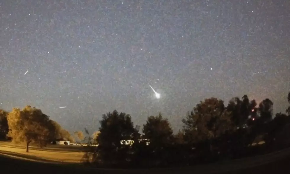 Videos Show a Fireball Seen by Hundreds Over Missouri &#038; Illinois