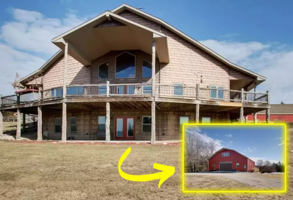 This Nearly Million Dollar Quincy, Illinois Home Has a Huge Barn