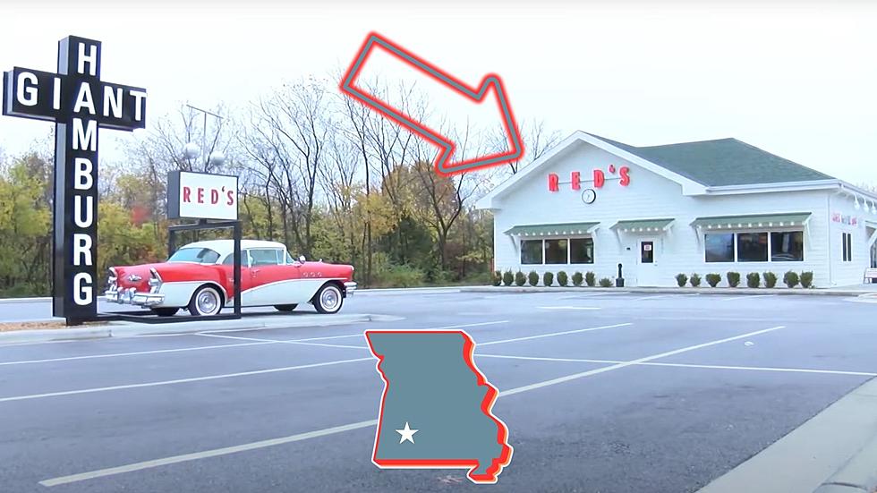 World's First Drive-Thru Ever Was This Burger Joint in Missouri