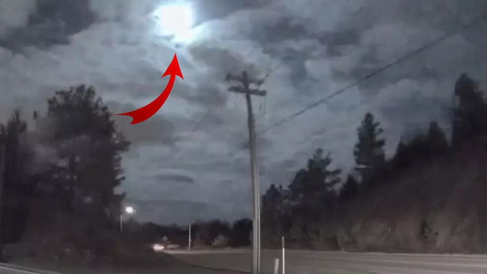 Brilliant Meteor Streaks Across the Sky Above Missouri & Arkansas