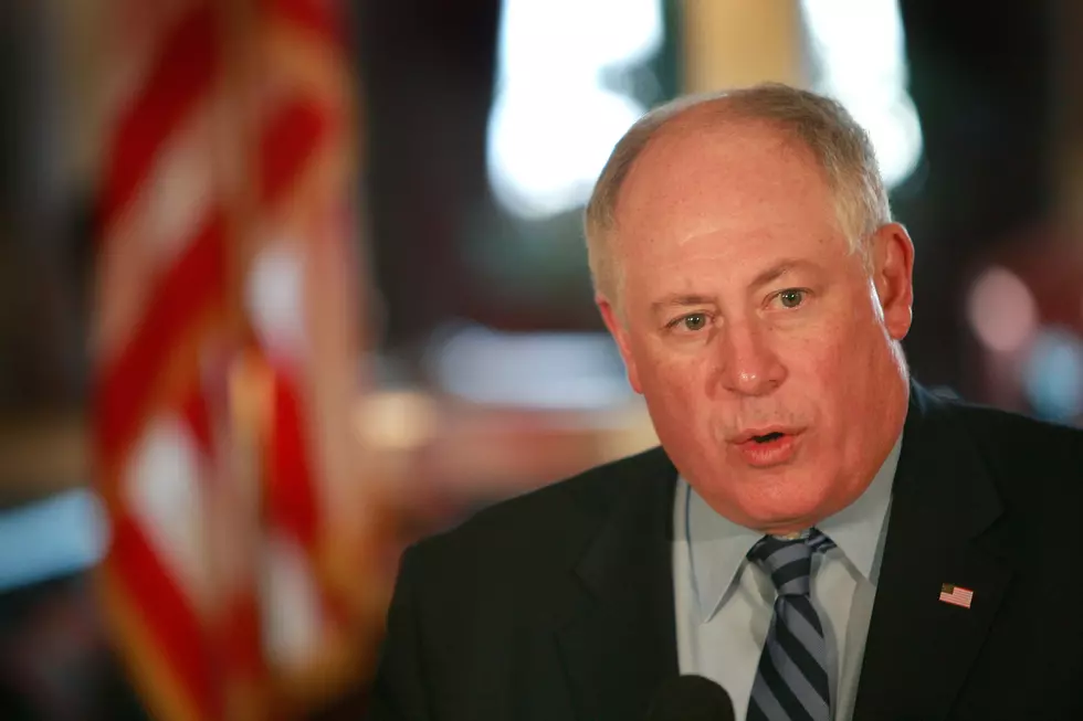 Quinn Signs Gun Law on Background Checks and Reporting Firearm Thefts