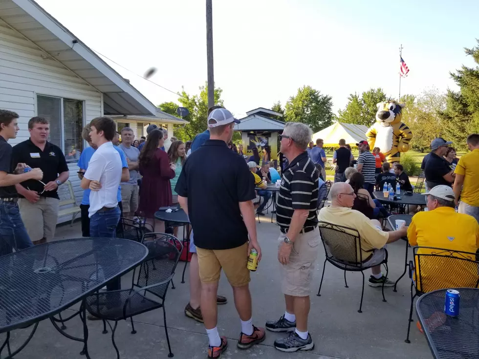 MU Alumni Association Hands Out Scholarships at Annual Tailgate Sendoff