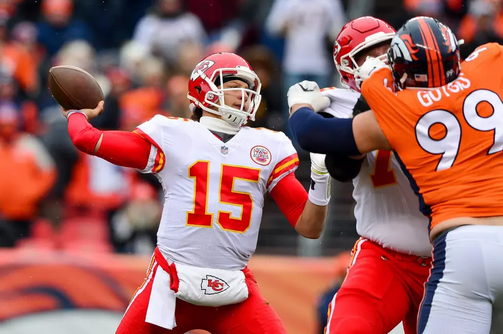 Mahomes leads Chiefs past Broncos 27-24 in 1st start