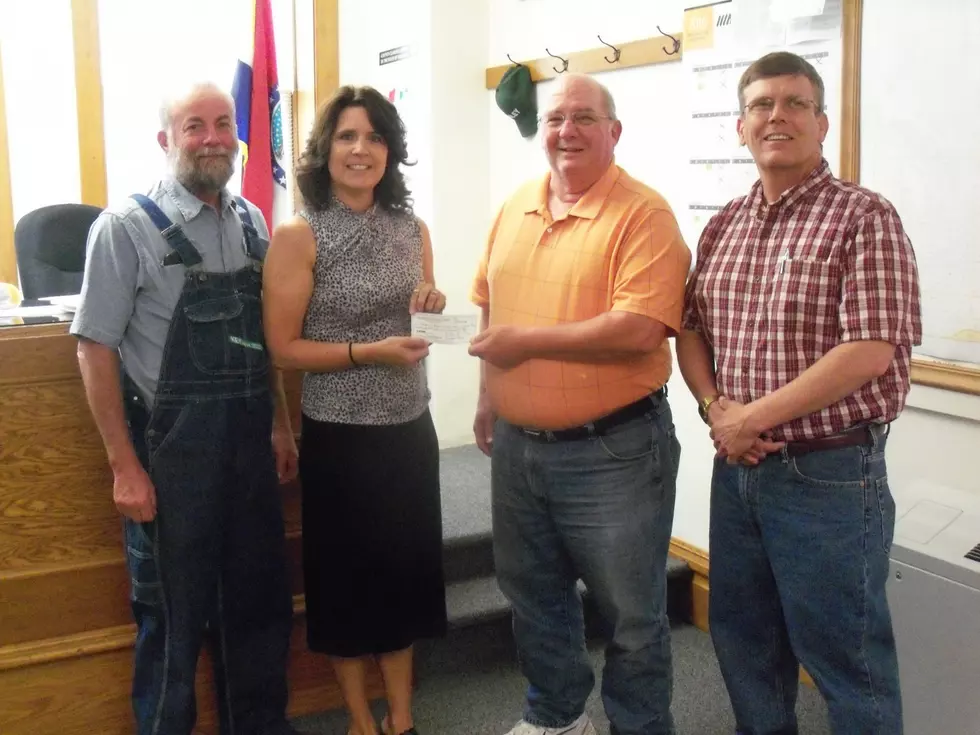 Transportation District Presents Check to Marion Cty. Commission
