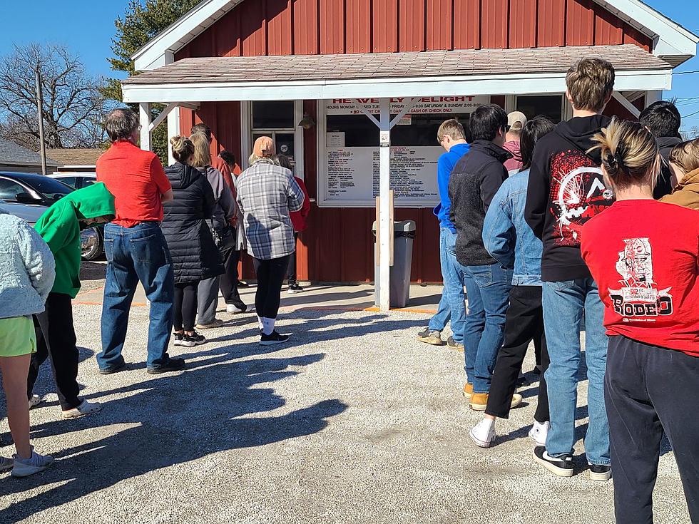 A Sure Sign of Spring – This Popular IL Ice Cream Stand is Open