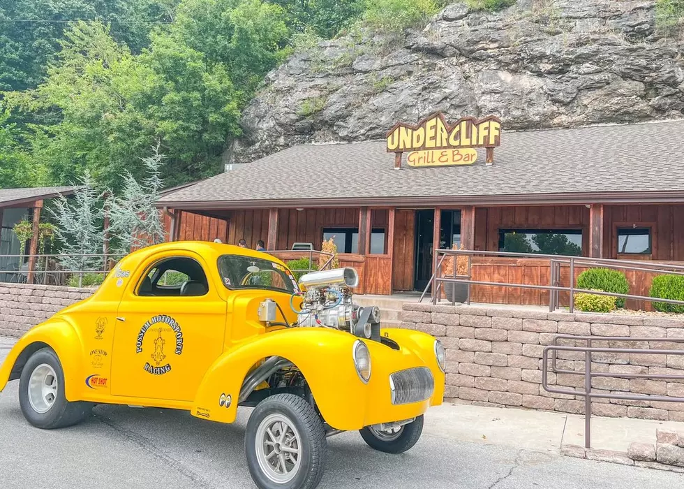 Want To Eat In Missouri Cliffside? A Unique Dining Experience For Sure