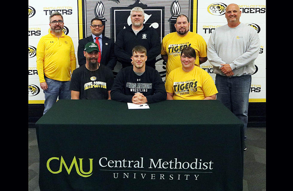 Uptegrove Signs to Wrestle at Central Methodist