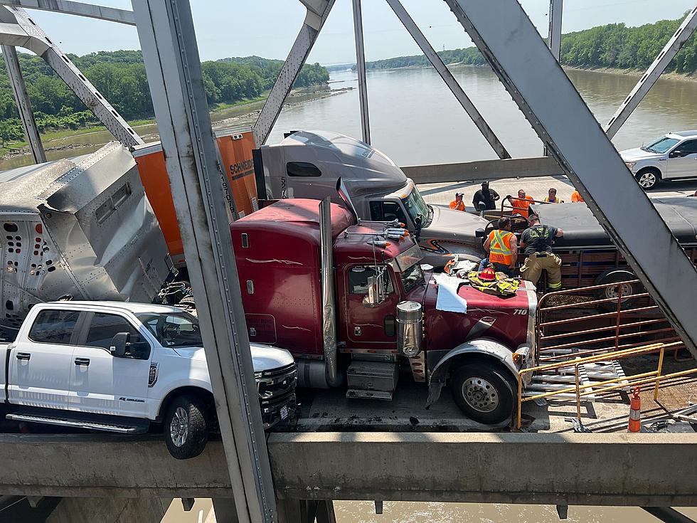 Multi-vehicle Crashes on Rocheport Bridge Shuts Down I-70 in Boone County