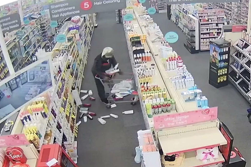 Crook Steals Shampoo and Only Shampoo From Michigan CVS [VIDEO]