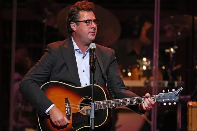 Watch Vince Gill Sing &#8216;Go Rest High On That Mountain&#8217; at Arnold Palmer&#8217;s Memorial Service