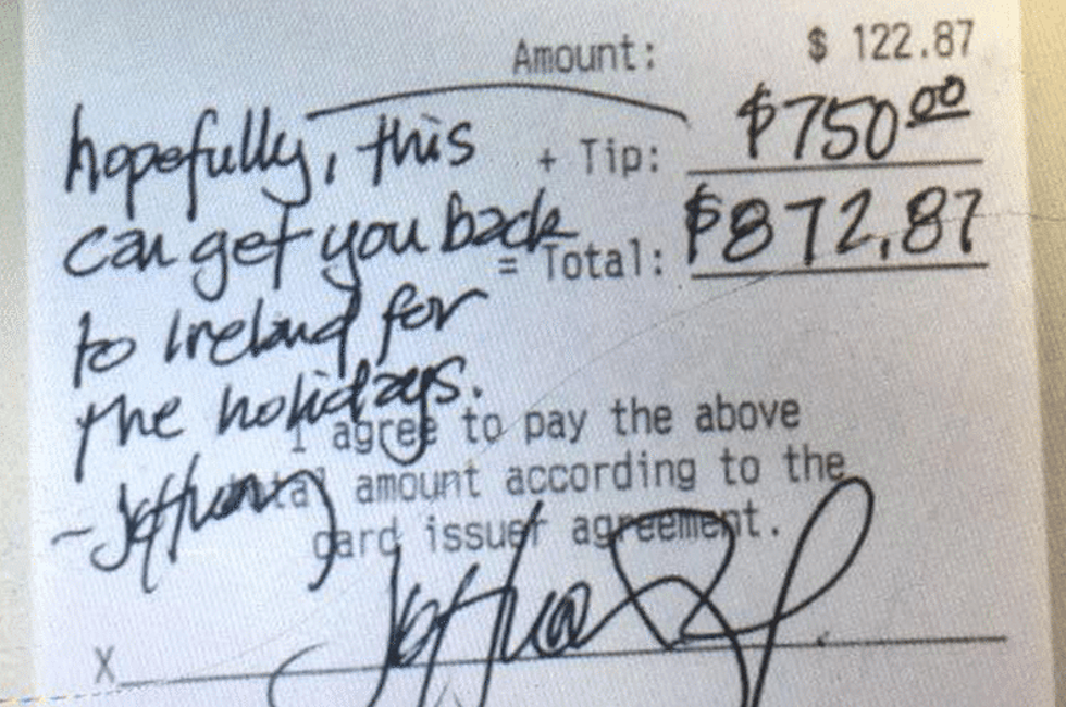 Server in Texas gets a huge Tip from a Helpful Stranger