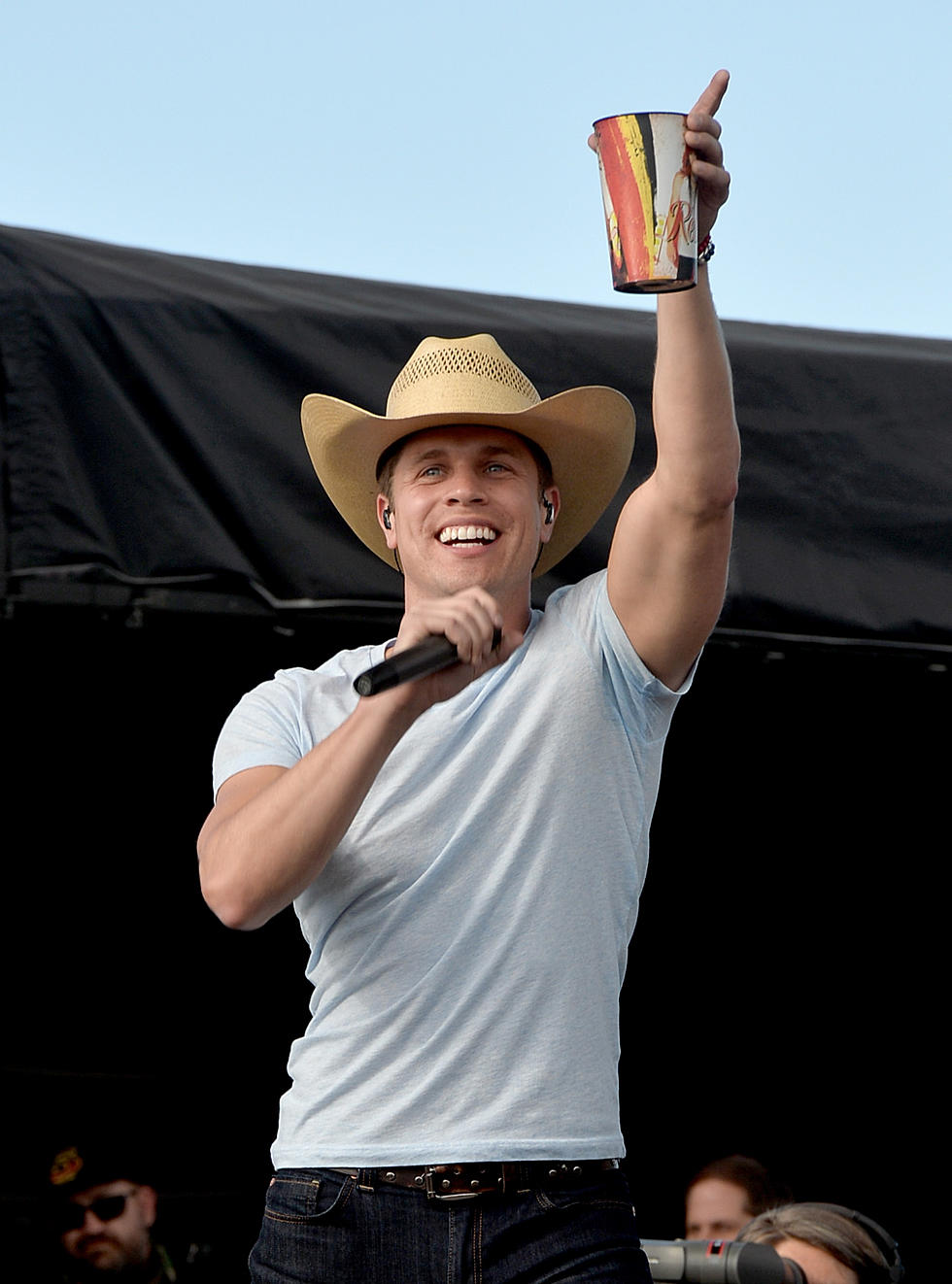 Watch Dustin Lynch’s “Where It’s At” + Christmas Tour