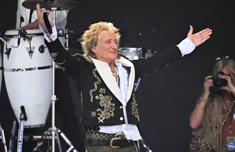 Sir Rod Stewart shares hopeful message at Glastonbury