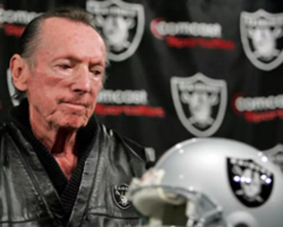 Oakland Raiders Owner Al Davis Dies
