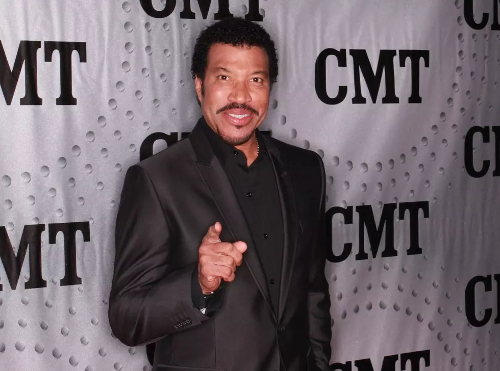 Lionel Richie Goes Country [POLL]