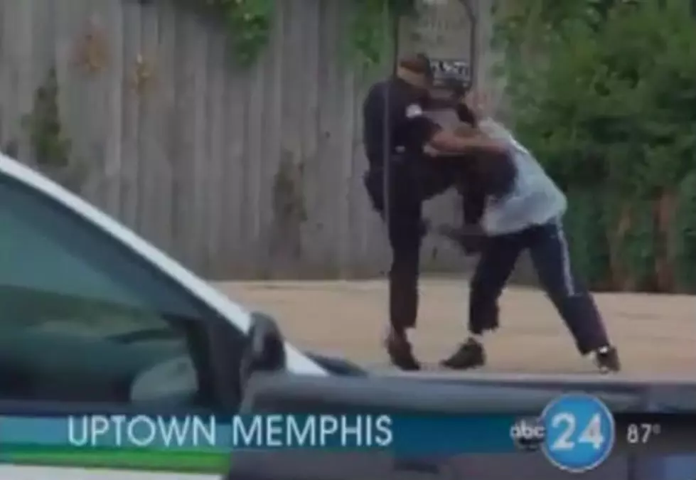 Memphis Police Officer Gets Into Slugfest