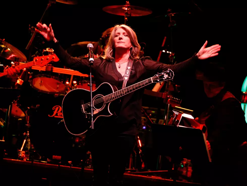 Kathy Mattea Brings Acoustic Living Room Tour to Loveland