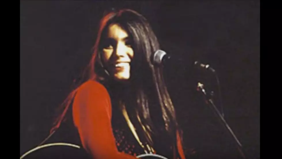 Who’s That Singing With Emmylou Harris On The Hauntingly Beautiful ‘Love Hurts’?