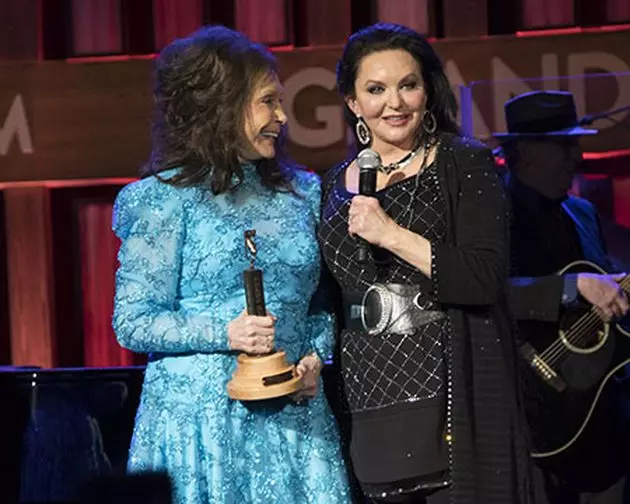 Crystal Gayle Gets Inducted