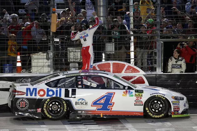 Kevin Harvick Wins NASCAR at Texas Motor Speedway