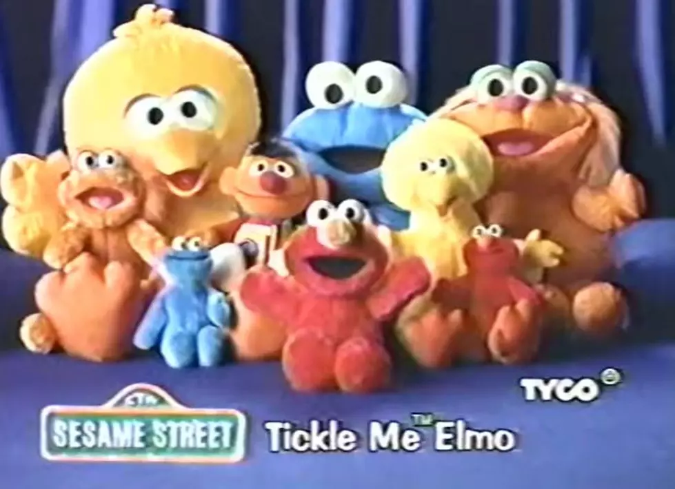 It’s Christmas 1996 And Everyone Wants to Tickle Elmo