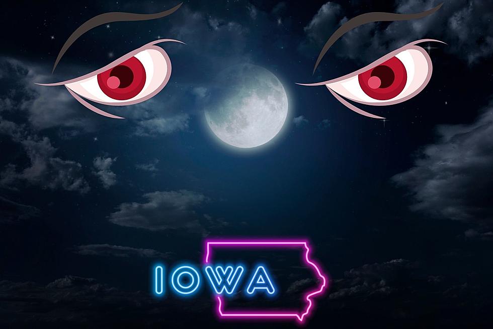 Which Animal's Eyes Are Lighting Up Iowa Yards at Night?