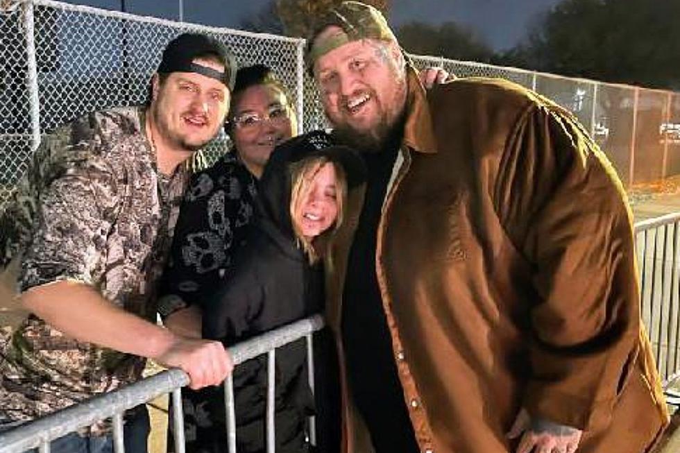 Singer Jelly Roll Makes Time To Say ‘Hello’ To Lucky Sioux Falls Fans