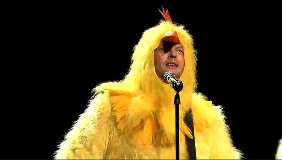 Jimmy Fallon, Blake Shelton do 'Ho Hey' as Chickens