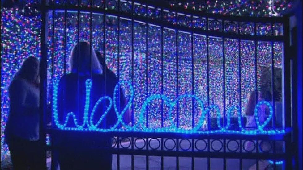 Family Sets Record for Most Chritmas Lights