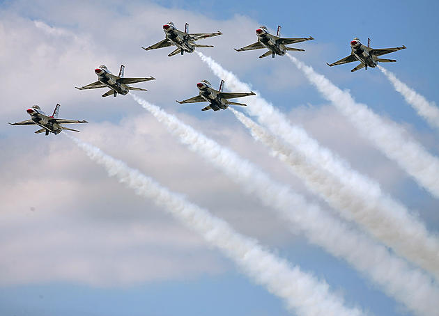 USAF Thunderbirds Return to the Sioux Falls Airshow