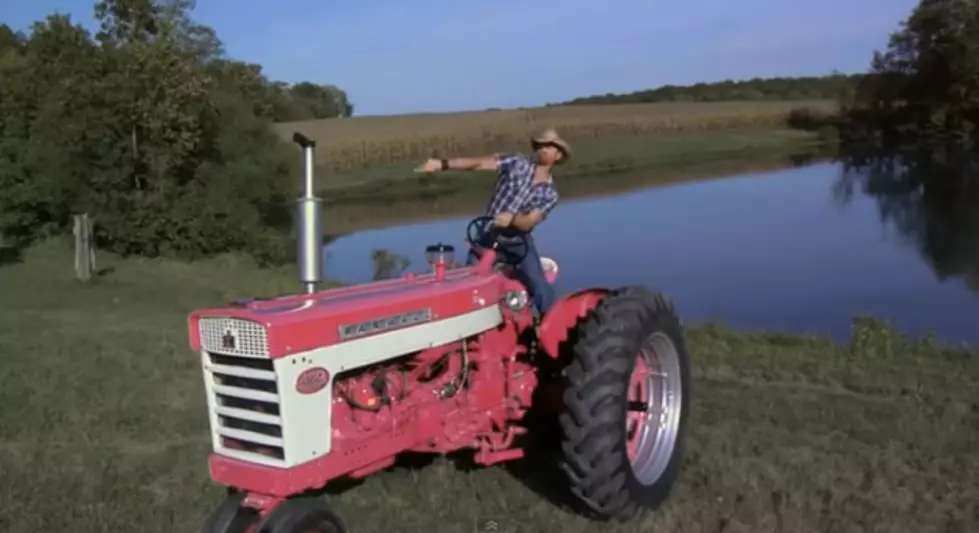 Jason Aldean’s Big Green Tractor Is Now A Pretty Pink Tractor