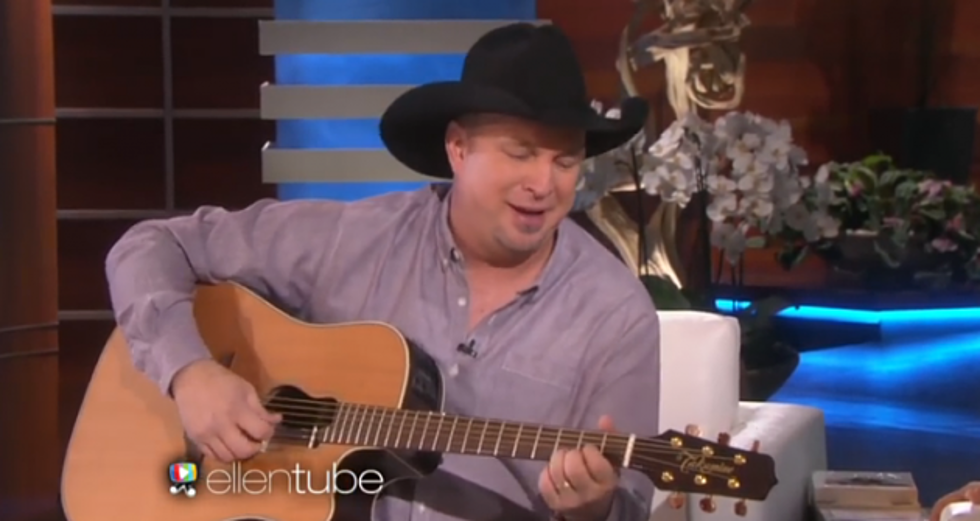 Grab a Tissue Before You Hear This New Ballad Titled ‘Mom’ From Garth Brooks
