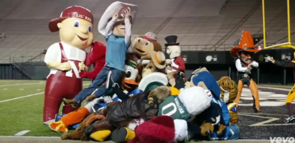 Brad Paisley Mixes College Mascots, Football and Blue Collar in His New Video for ‘Country Nation’ [VIDEO]