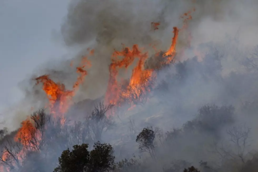 2 Southern California Fires Continue to Threaten Homes