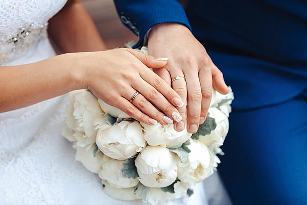Minnesota Couple Uses Wedding to Give Back
