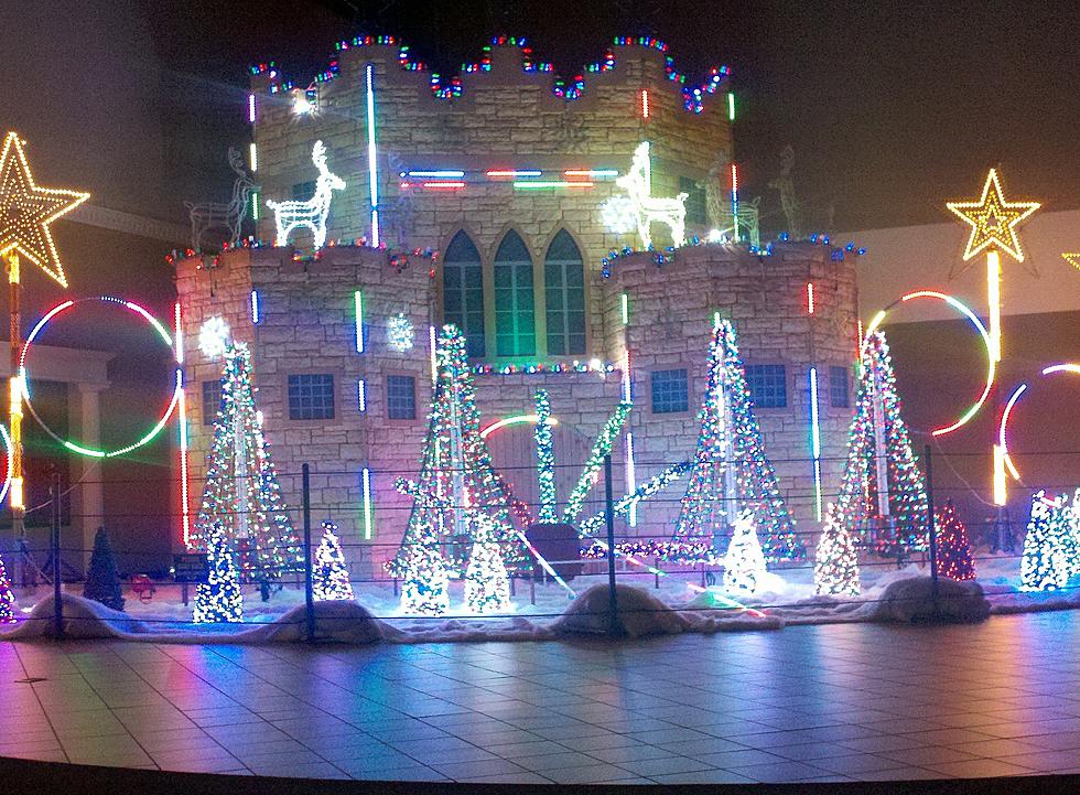 Holiday Light and Sound Show Returns to the Western Mall