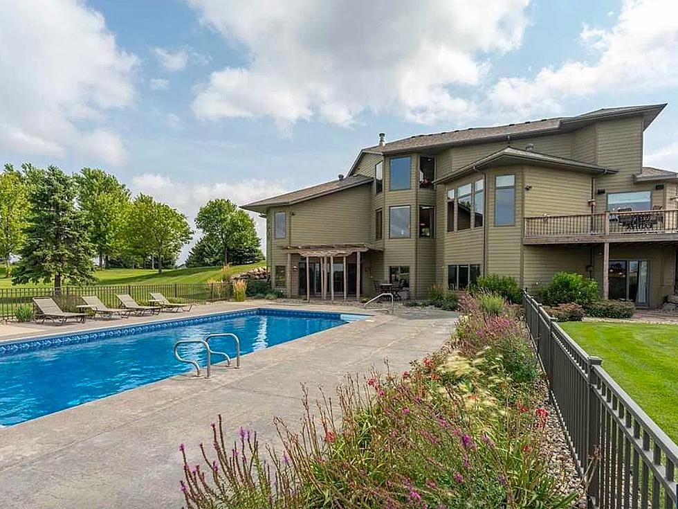 This Sioux Falls Golf Course Home Has 8 Bathrooms. But Why?