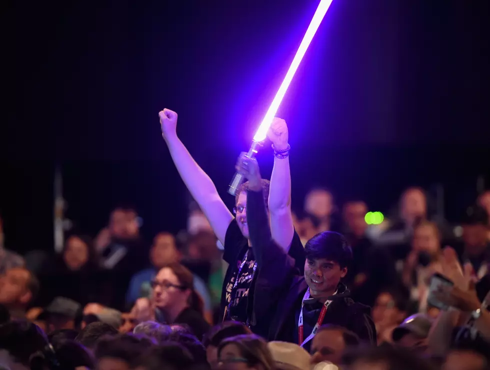 Theaters Ban Lightsabers, Masks, and Light-Up Thingies When Star Wars: The Force Awakens Opens